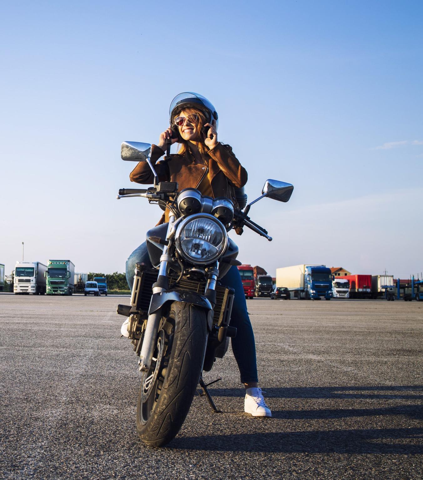 Véhicule de caractère, auto ou moto, accompagné à la vente par MotorOnly